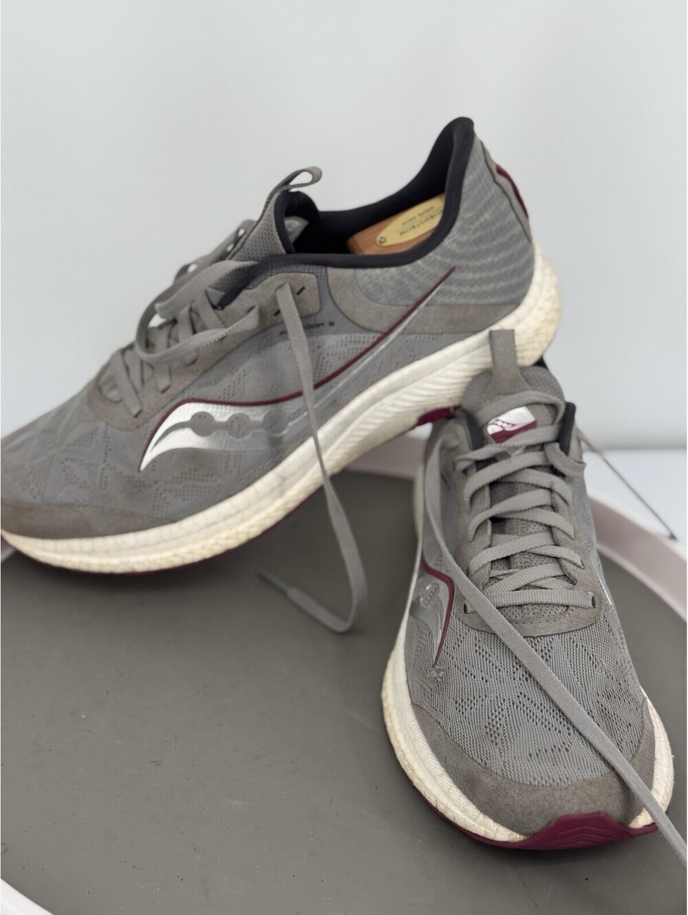 Saucony Freedom 5 Women’s Size 10 Gray Burgundy Running Shoes FORMFIT Sneakers